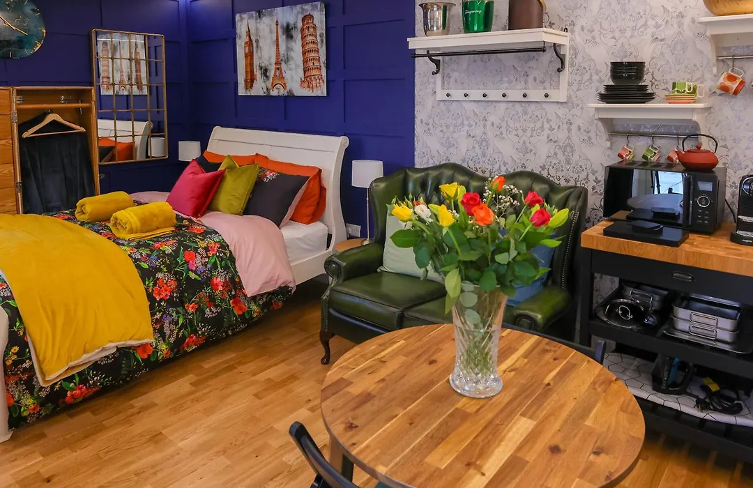 Le Chic Retreat - Bournemouth-1