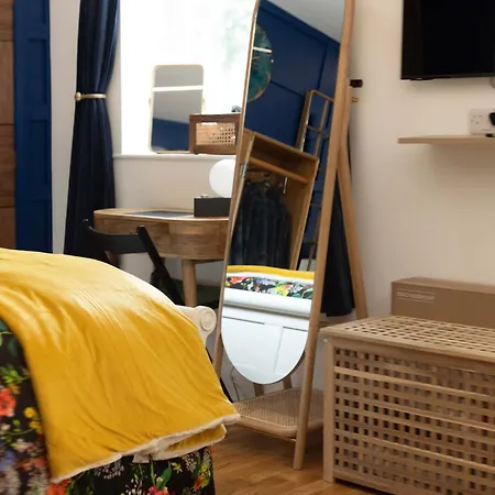 Le Chic Retreat - Bournemouth-3